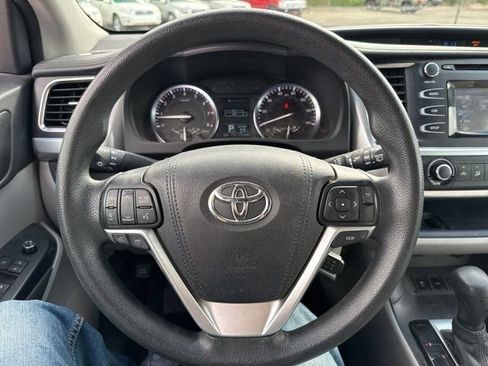 Used 2016 Toyota Highlander LE image 17