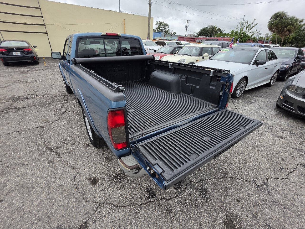 Used 2004 Nissan Frontier XE w/ (VTP) Value Truck Pkg RWD image 13