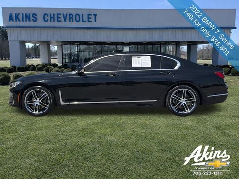 Used 2022 BMW 740i w/ Premium Package RWD image 11