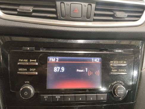 Used 2015 Nissan Rogue S FWD image 25