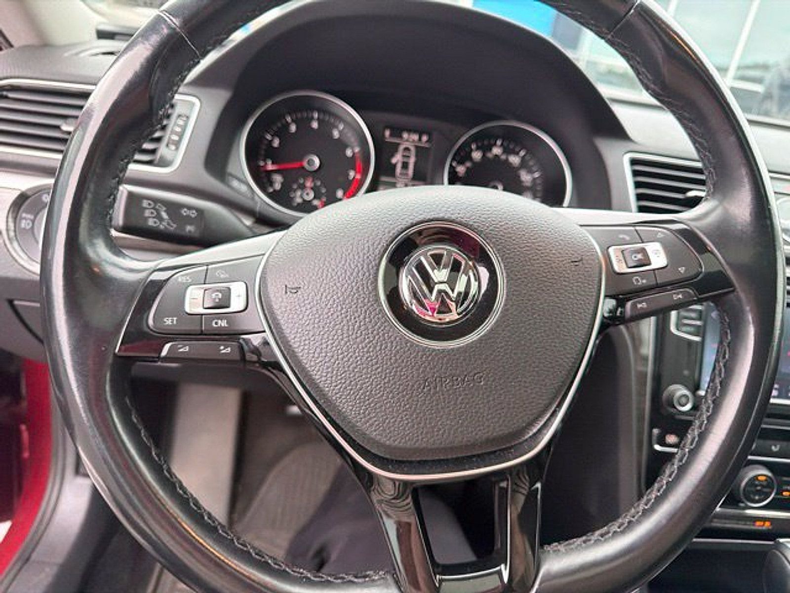 Used 2016 Volkswagen Passat 1.8T SE FWD image 9