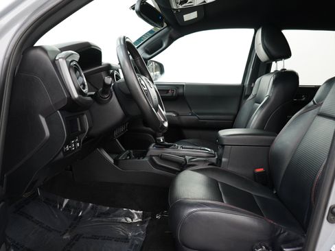Used 2017 Toyota Tacoma TRD Pro AWD/4WD image 18