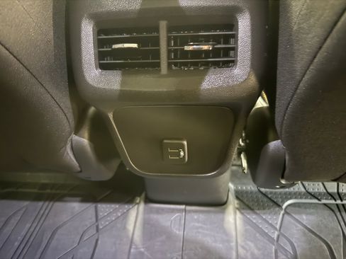 Certified 2024 Chevrolet Equinox LT w/ LPO, Floor Liner Package FWD image 24