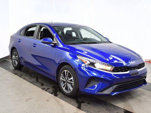 Used 2023 Kia Forte LXS w/ LXS Technology Package image 2