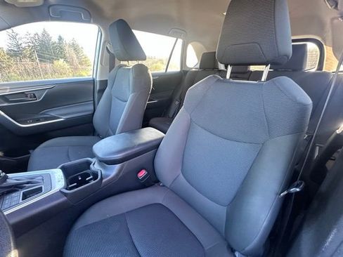 Used 2023 Toyota RAV4 LE AWD/4WD image 11