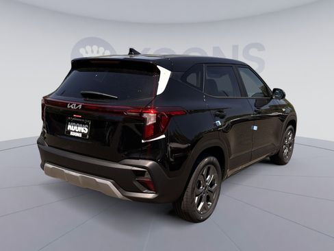 New 2026 Kia Seltos LX FWD image 16