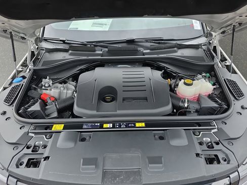 New 2026 Land Rover Range Rover Sport SE AWD/4WD image 32