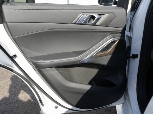 Used 2022 BMW X6 xDrive40i w/ M Sport Package image 34