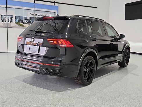 Certified 2024 Volkswagen Tiguan SE R-Line w/ MDO Package, Three-Row FWD image 3