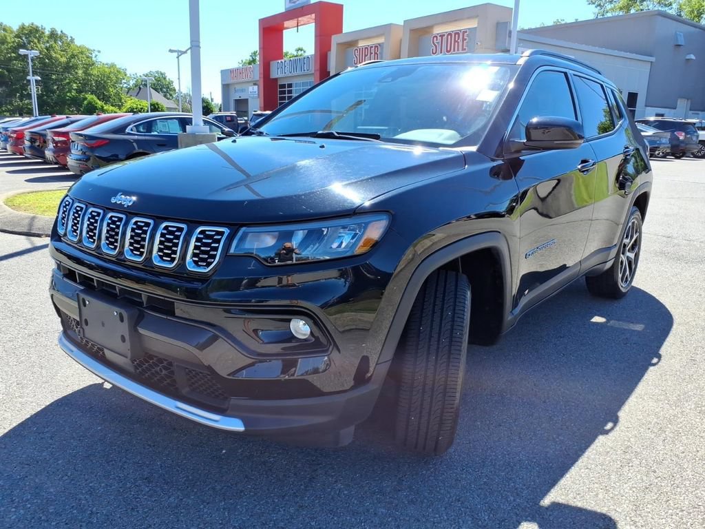 Used 2025 Jeep Compass Limited AWD/4WD image 18