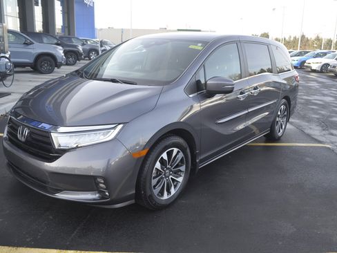 Used 2024 Honda Odyssey EX-L image 3