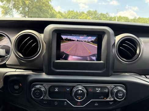 Used 2023 Jeep Gladiator Sport image 17