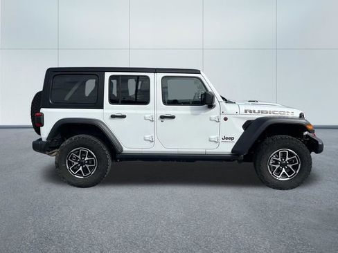 Used 2025 Jeep Wrangler Unlimited Rubicon AWD/4WD image 2