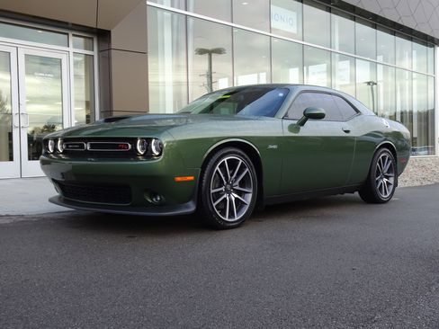 Used 2023 Dodge Challenger R/T w/ Plus Package image 1