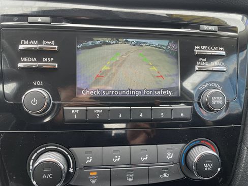Used 2017 Nissan Rogue S AWD/4WD image 19