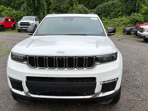 Used 2025 Jeep Grand Cherokee L Limited w/ Luxury Tech Group II AWD/4WD image 3