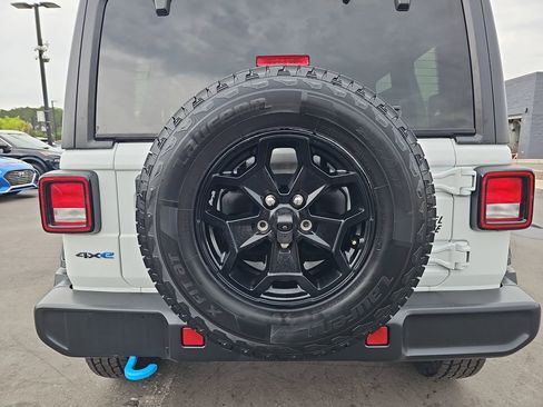 Used 2023 Jeep Wrangler Unlimited w/ Cold Weather Group AWD/4WD image 16
