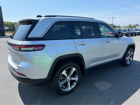 Used 2023 Jeep Grand Cherokee 4WD 4xe image 10