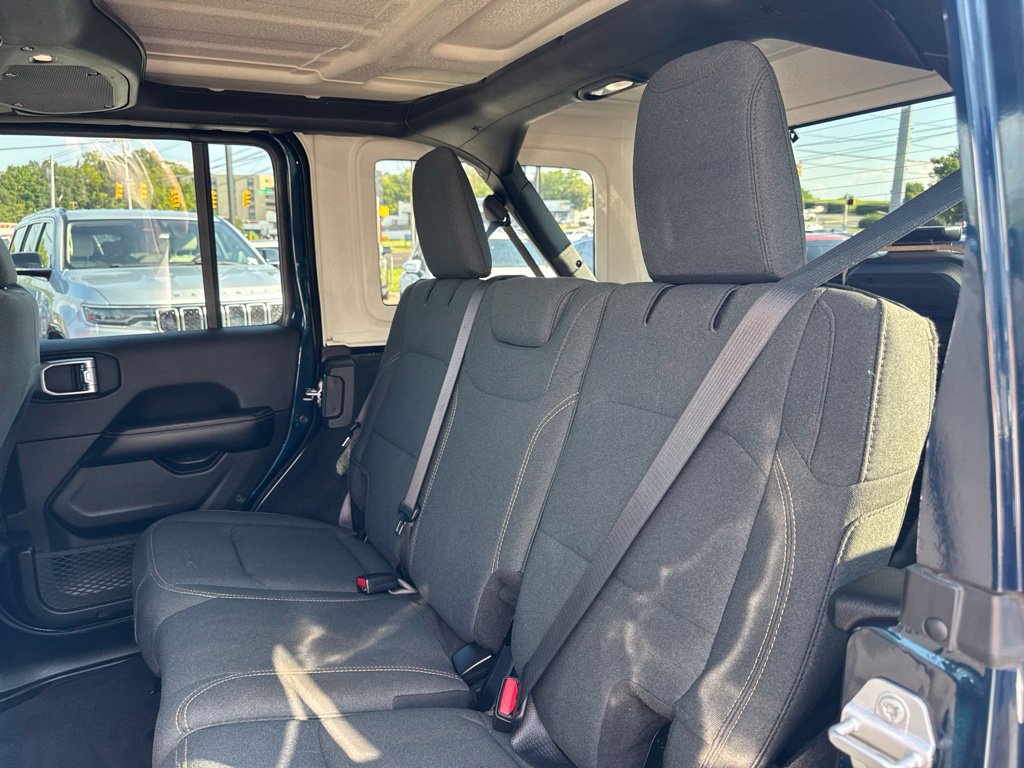 Used 2025 Jeep Wrangler Unlimited Sahara AWD/4WD image 25
