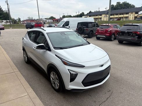 Used 2023 Chevrolet Bolt EUV LT FWD image 6
