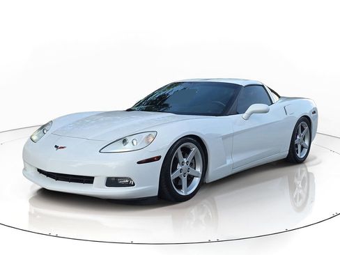 Used 2005 Chevrolet Corvette Coupe RWD image 4