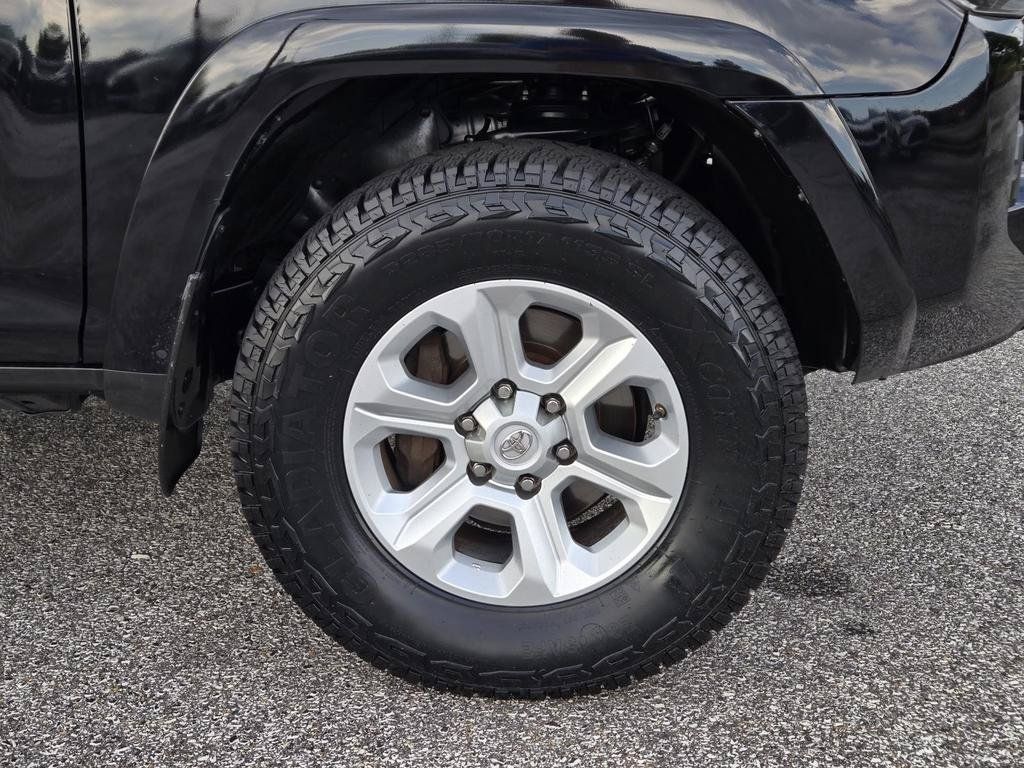 Used 2017 Toyota 4Runner SR5 Premium AWD/4WD image 5