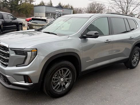 Used 2025 GMC Acadia Elevation image 7