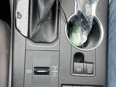 Used 2021 Toyota Highlander LE image 15