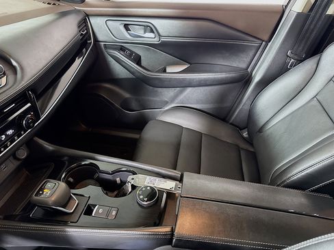 Used 2023 Nissan Rogue SL image 25