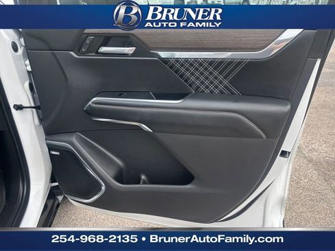 Used 2024 GMC Acadia Denali image 13