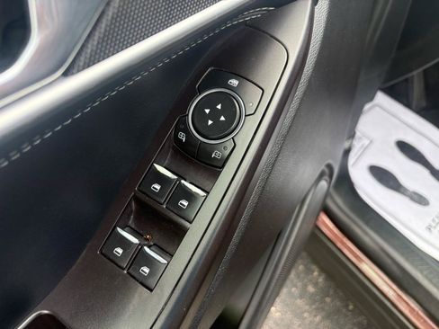 Used 2020 Ford Explorer XLT w/ Equipment Group 202A AWD/4WD image 9