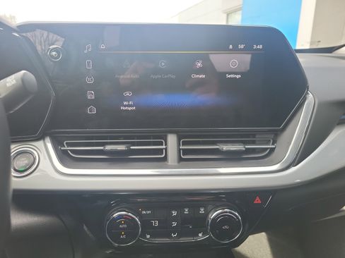 Used 2024 Chevrolet Trax LT w/ Driver Confidence Package image 7