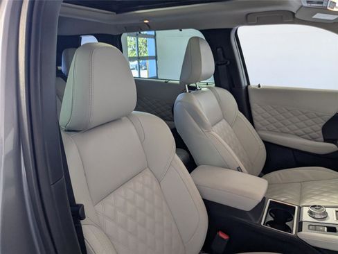 Used 2023 Mitsubishi Outlander SEL image 28