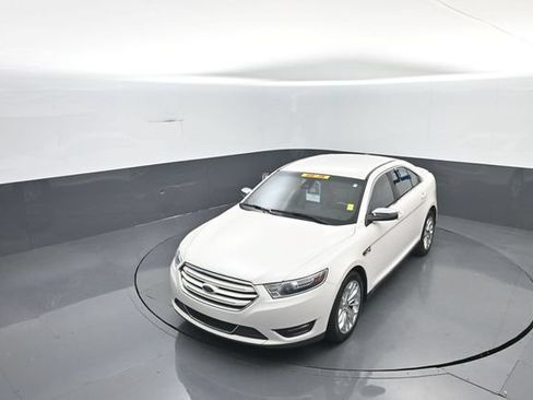 Used 2018 Ford Taurus Limited FWD image 29