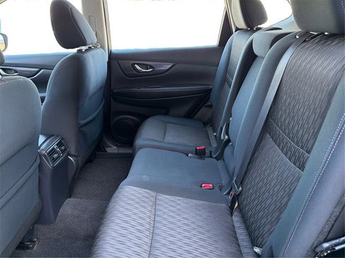 Used 2018 Nissan Rogue S image 11