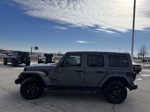 Used 2023 Jeep Wrangler Unlimited Sahara image 5