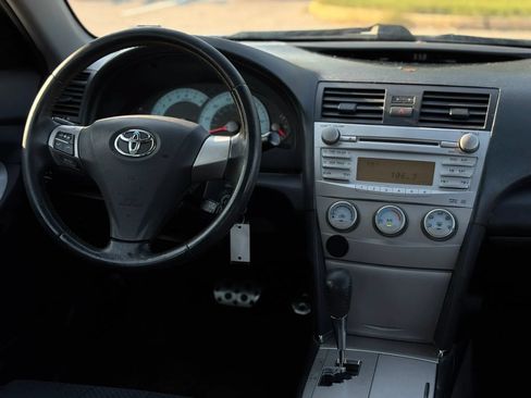 Used 2010 Toyota Camry SE FWD image 17