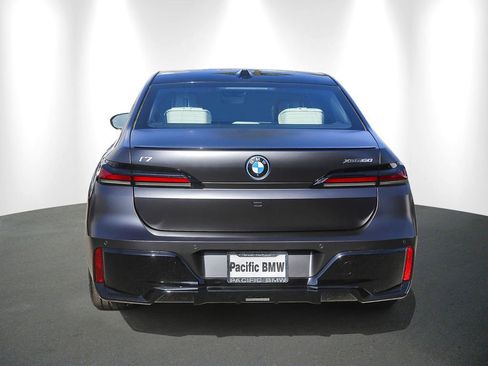 Used 2025 BMW i7 xDrive60 w/ Premium Package AWD/4WD image 5