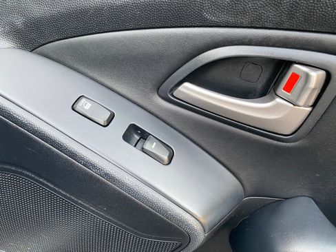 Used 2012 Hyundai Tucson Limited image 48