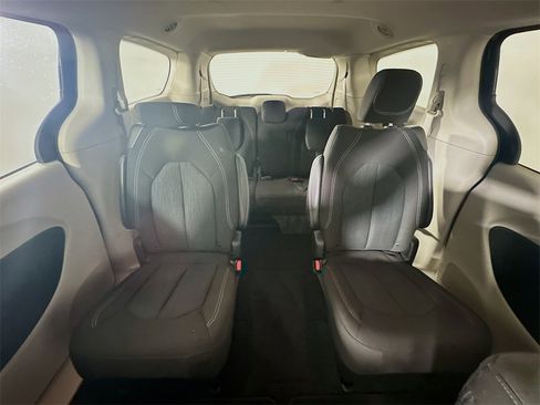 Used 2023 Chrysler Voyager LX image 13