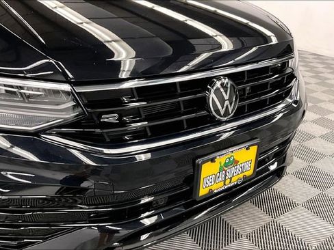Used 2024 Volkswagen Tiguan SE R-Line w/ MDO Package, Two-Row AWD/4WD image 32