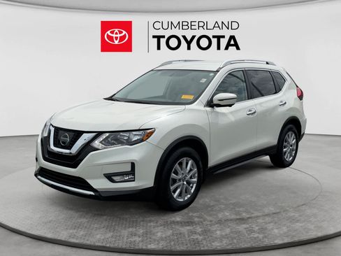 Used 2017 Nissan Rogue SV w/ SV Premium Package FWD image 1