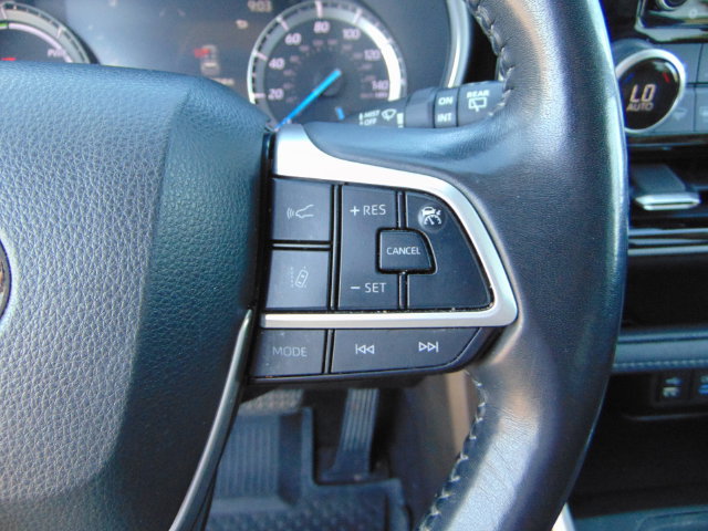 Used 2022 Toyota Highlander XLE AWD/4WD image 17
