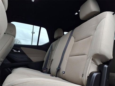 Used 2022 Chevrolet Traverse LS image 16