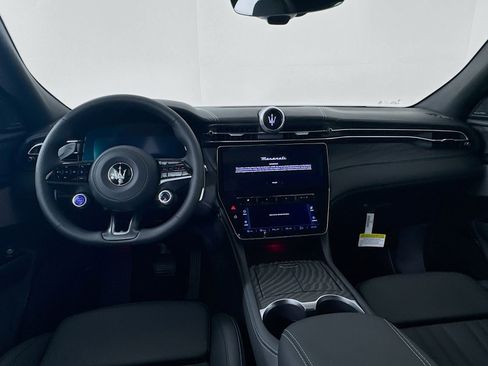 New 2025 Maserati Grecale GT image 23