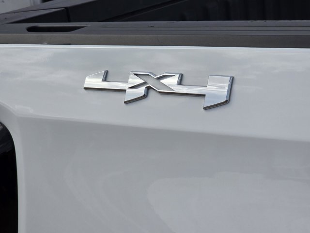 Used 2025 GMC Sierra 1500 SLT AWD/4WD image 9