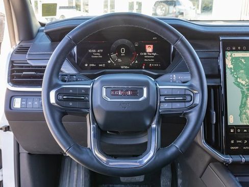 Used 2025 GMC Acadia Elevation image 18