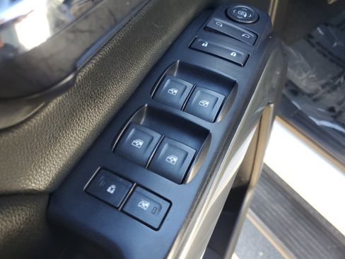 Used 2018 Chevrolet Silverado 1500 LT image 17