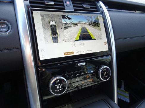 New 2025 Land Rover Discovery S image 4