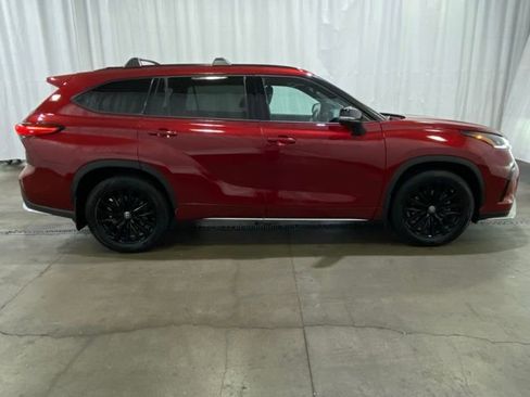 Certified 2023 Toyota Highlander XSE AWD/4WD image 3